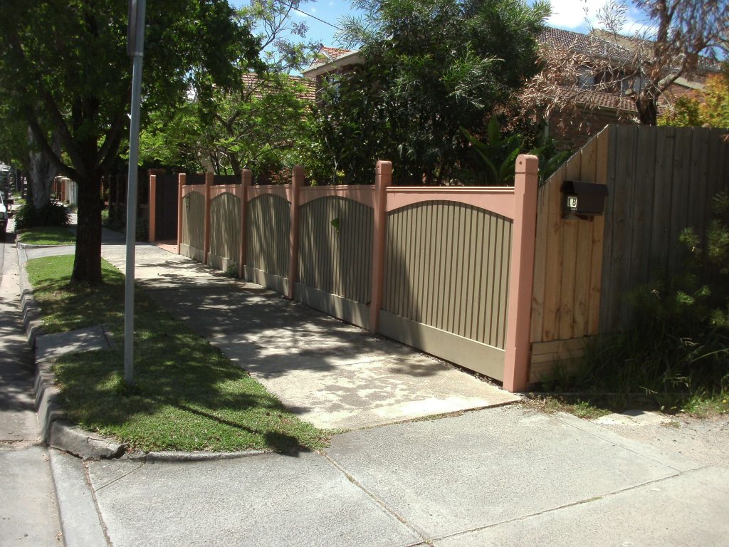 Feature Picket fence with Arch boards