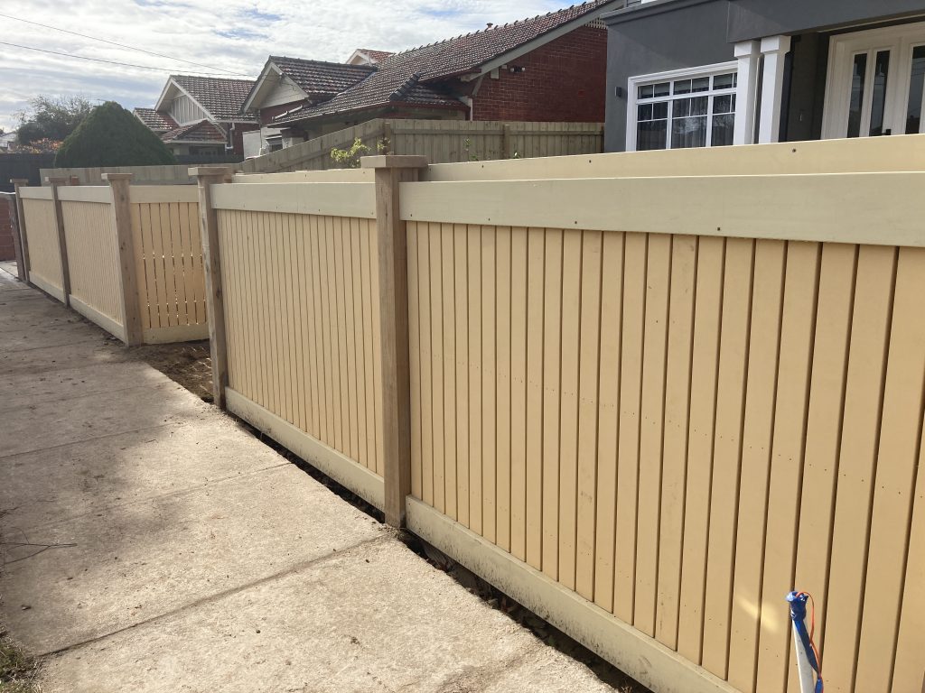 Feature fence and single gate with Pre Primed KD Pickets and Header and Plinth